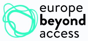 Αδρές καμπύλες σε χρώμα βεραμάν δημιουργούν ένα ακανόνιστο κυκλικό σχήμα. Στα αριστερά του γραμμένο με μικρά μαύρα γράμματα είναι europe beyond access.