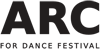Το logo του Arc for Dance Festival. Με μεγάλα μαύρα γράμματα σε άσπρο φόντο είναι γραμμένη η λέξη Arc. Από κάτω σε μία γραμμή είναι γραμμένο με μικρότερα γράμματα for dance festival.