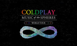 Αφίσα της περιοδείας των Coldplay για το Music of the Spheres. Σε σκοτεινό έναστρο ουρανό, το όνομα της μπάντας με μεγάλα κεφαλαία γράμματα στην κορυφή σε χρωματισμούς ουράνιου τόξου. Από κάτω με λευκά γράμματα αναγράφεται Music of the Spheres World Tour. Το κάτω μέρος της εικόνας καλύπτεται από το σήμα του απείρου σε φωτεινές αποχρώσεις.