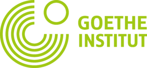 Λογότυπο του Goethe-Institut σε ανοιχτό πράσινο χρώμα. Στα αριστερά ένα αφαιρετικό κυκλικό μοτίβο και δεξιά αναγραφεται “GOETHE INSTITUT”